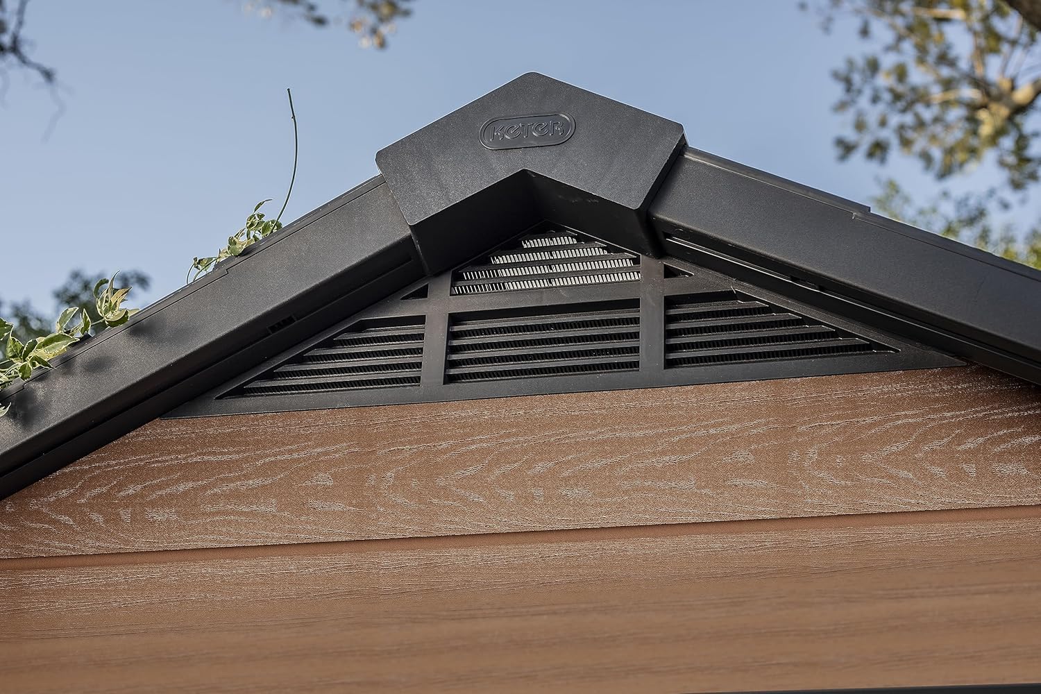 Pakevo™ | 7.5x9ft Newton Garden Shed — Brown Wood-Effect Resin Outdoor Shed